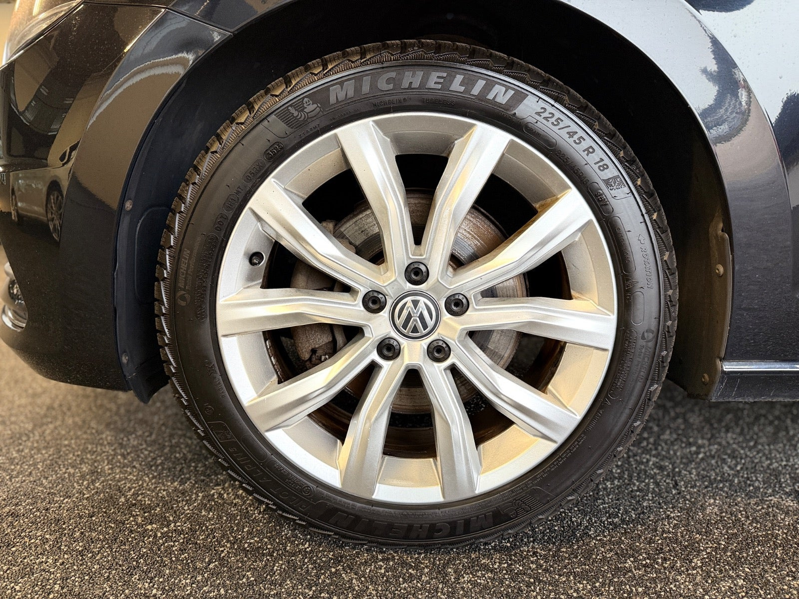 Sort VW Touran fra 2016