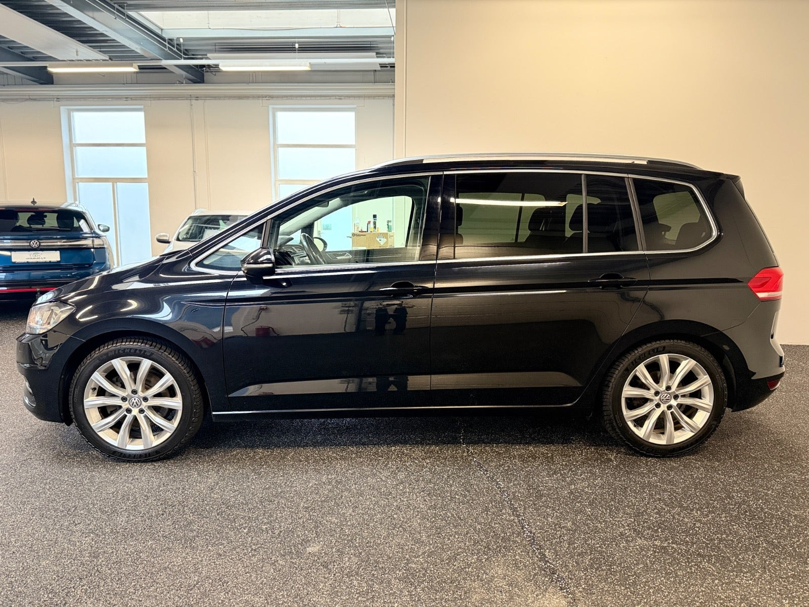 Sort VW Touran fra 2016
