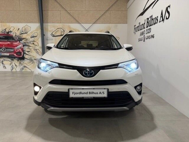 Hvid Toyota RAV4 fra 2018