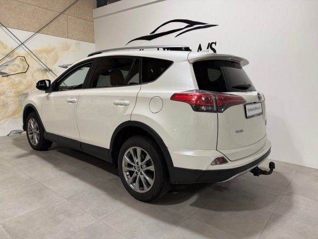 Hvid Toyota RAV4 fra 2018