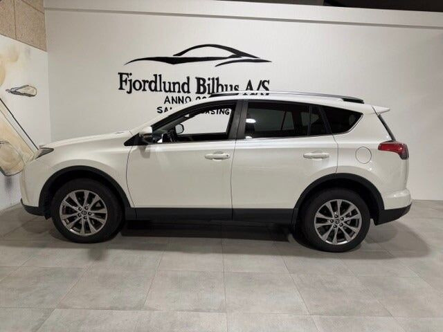 Hvid Toyota RAV4 fra 2018