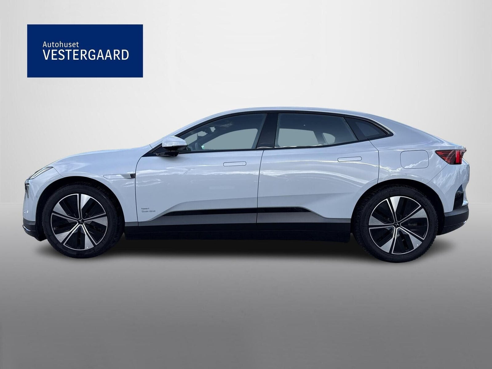Sølv Polestar 4 fra 2025