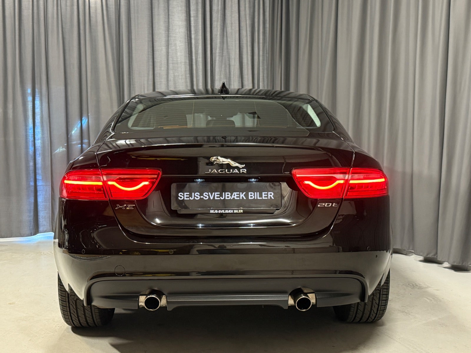 Sort Jaguar XE fra 2018