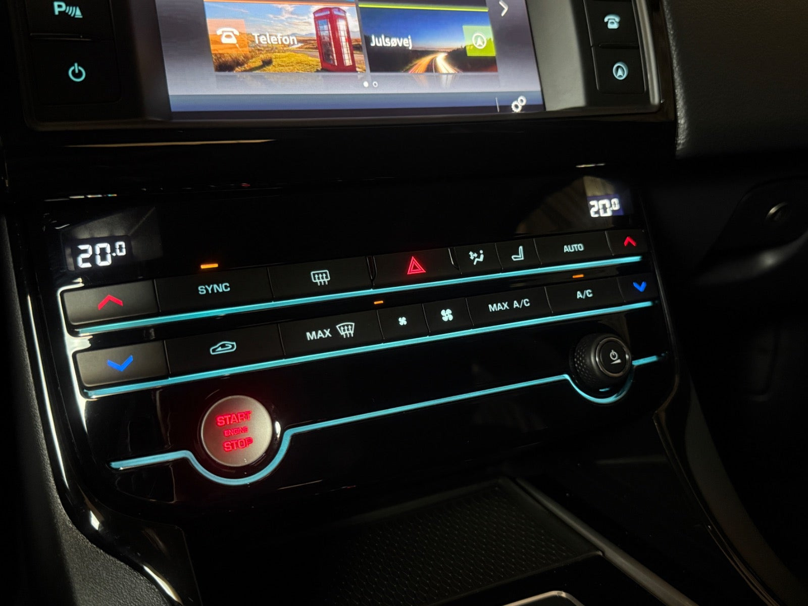 Sort Jaguar XE fra 2018