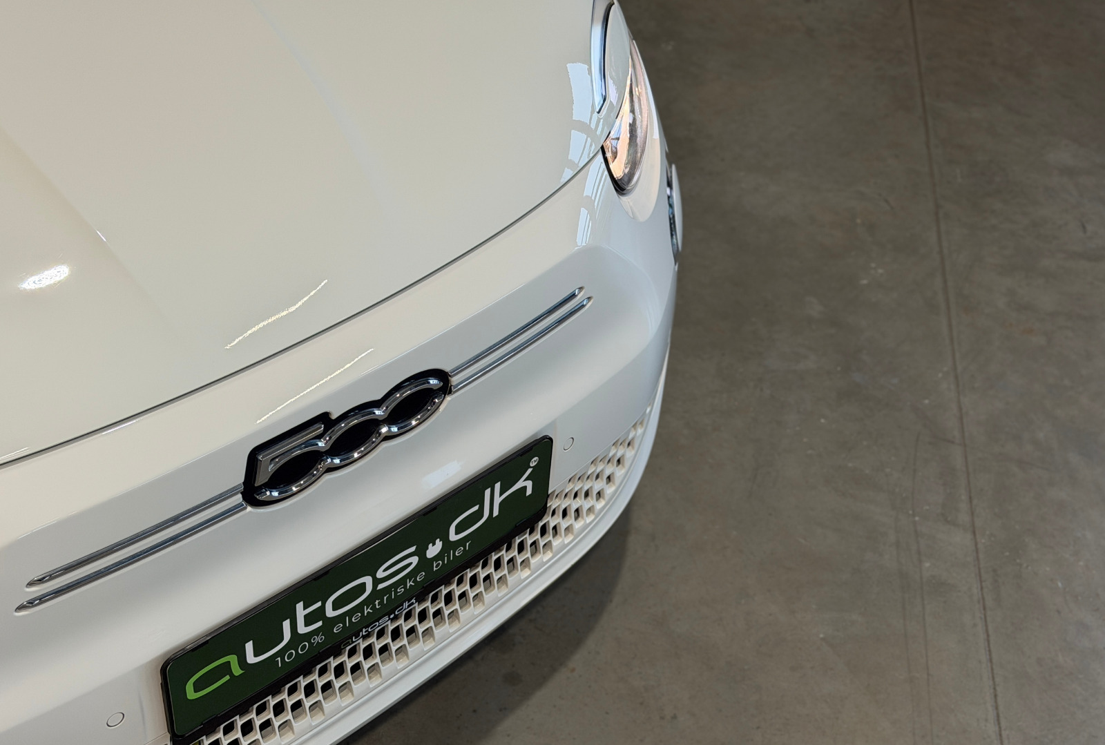 Hvid Fiat 500e fra 2023