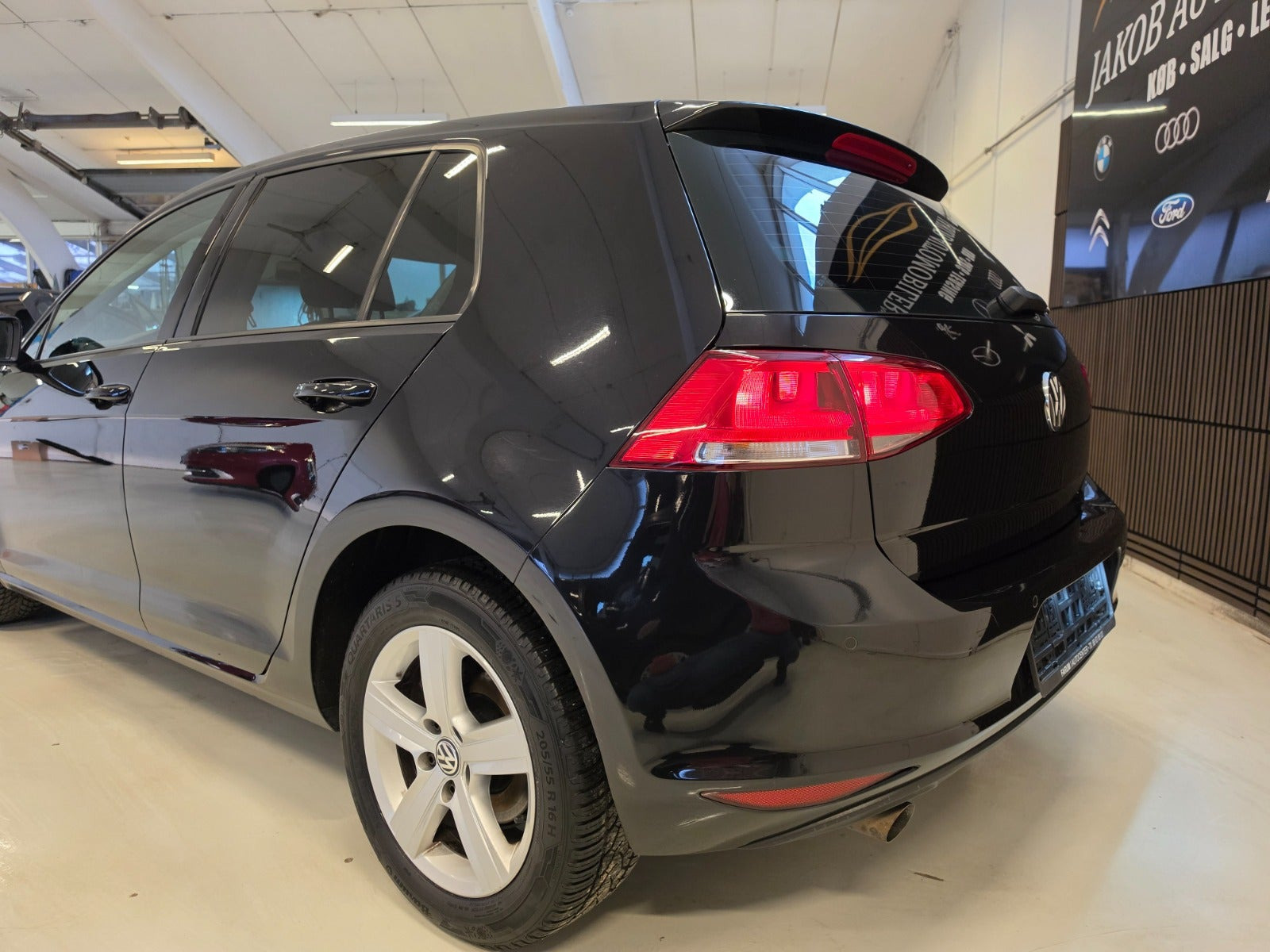 Sort VW Golf VII fra 2016