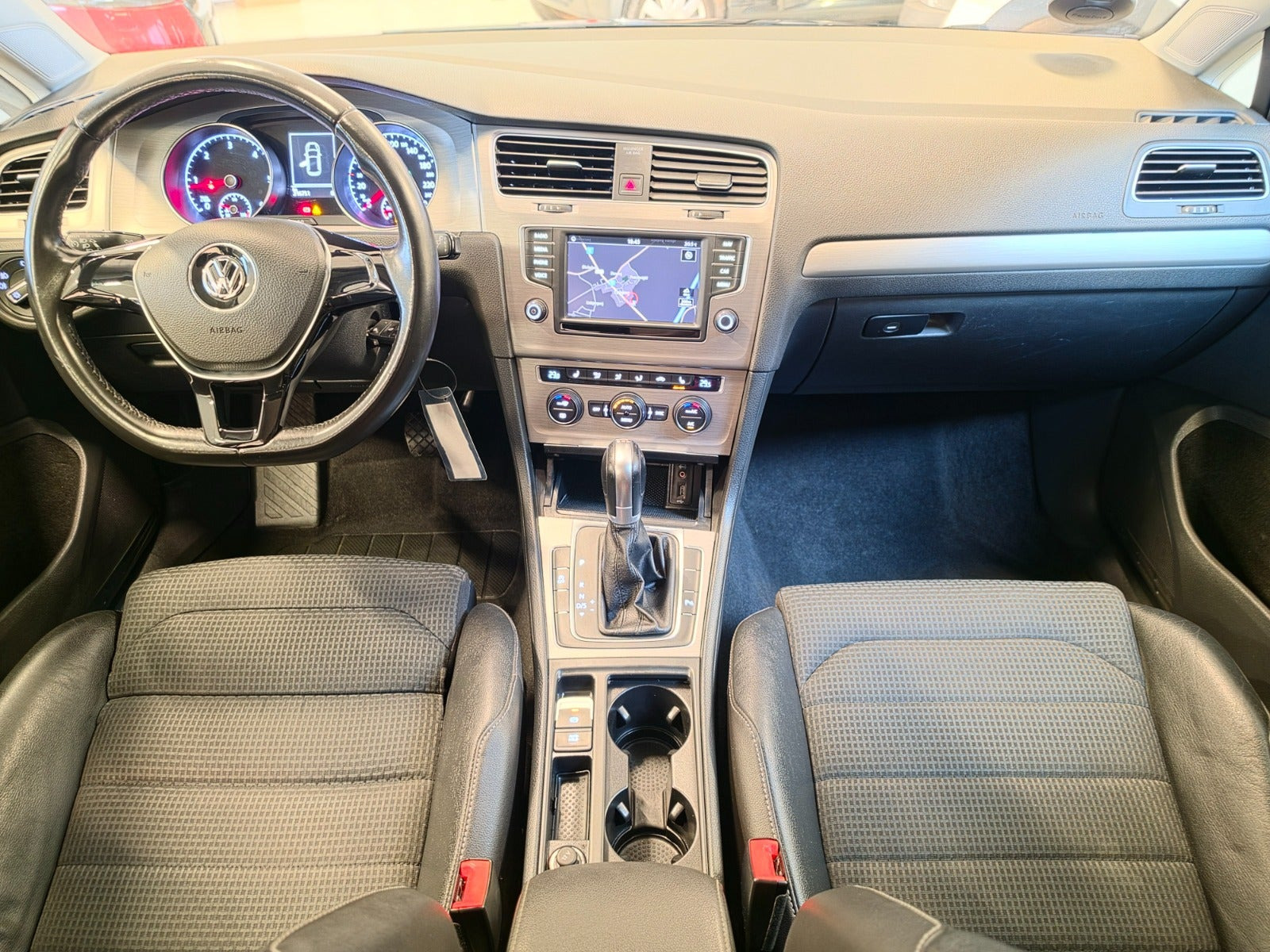 Sort VW Golf VII fra 2016