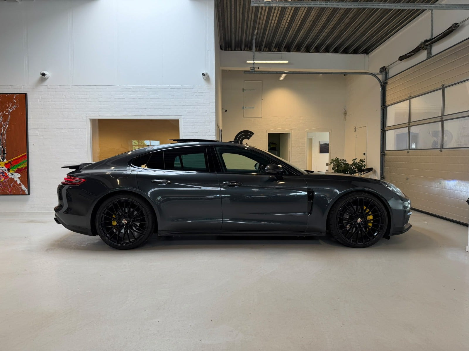 Sort Porsche Panamera 4S fra 2017