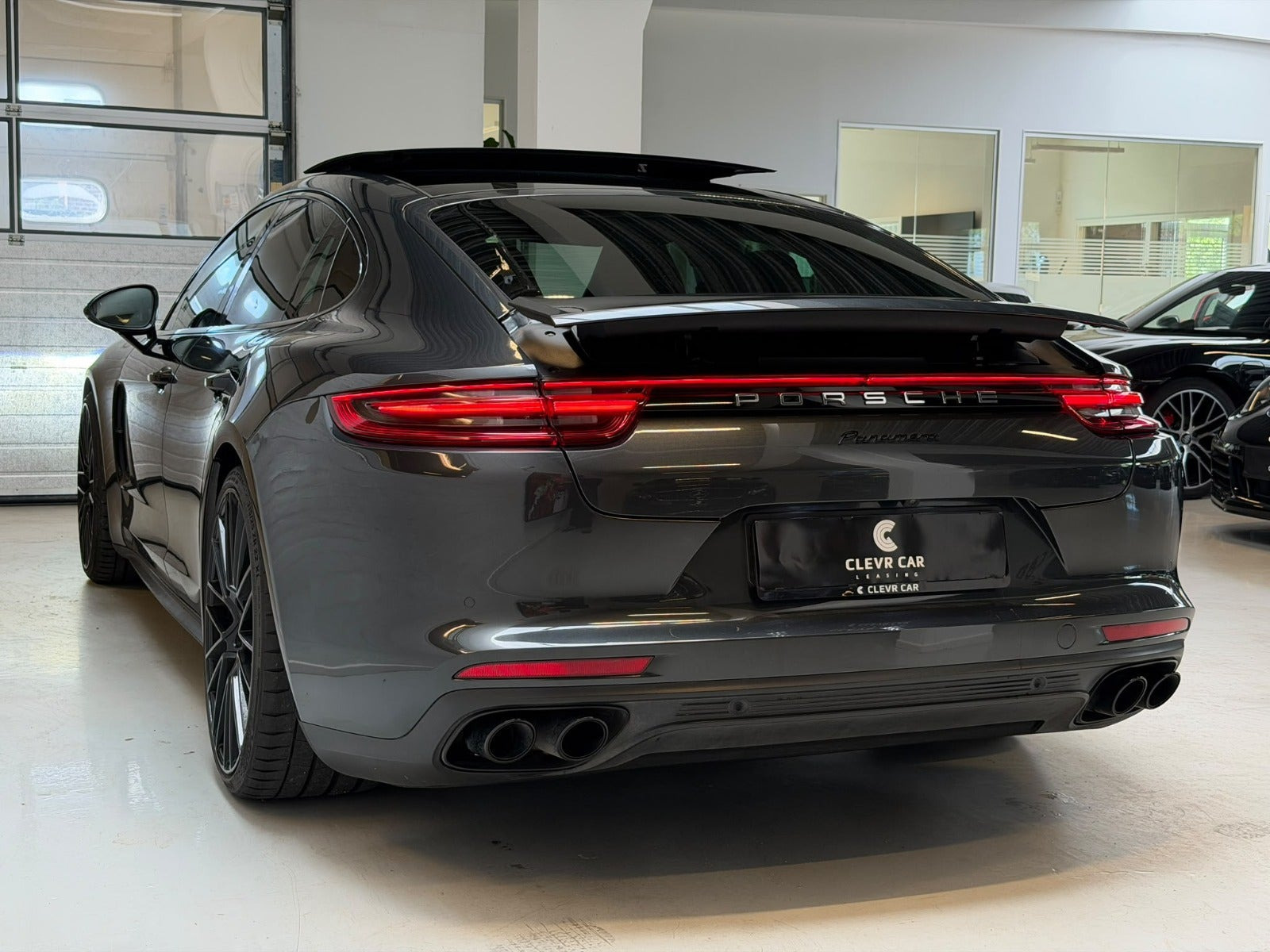 Sort Porsche Panamera 4S fra 2017