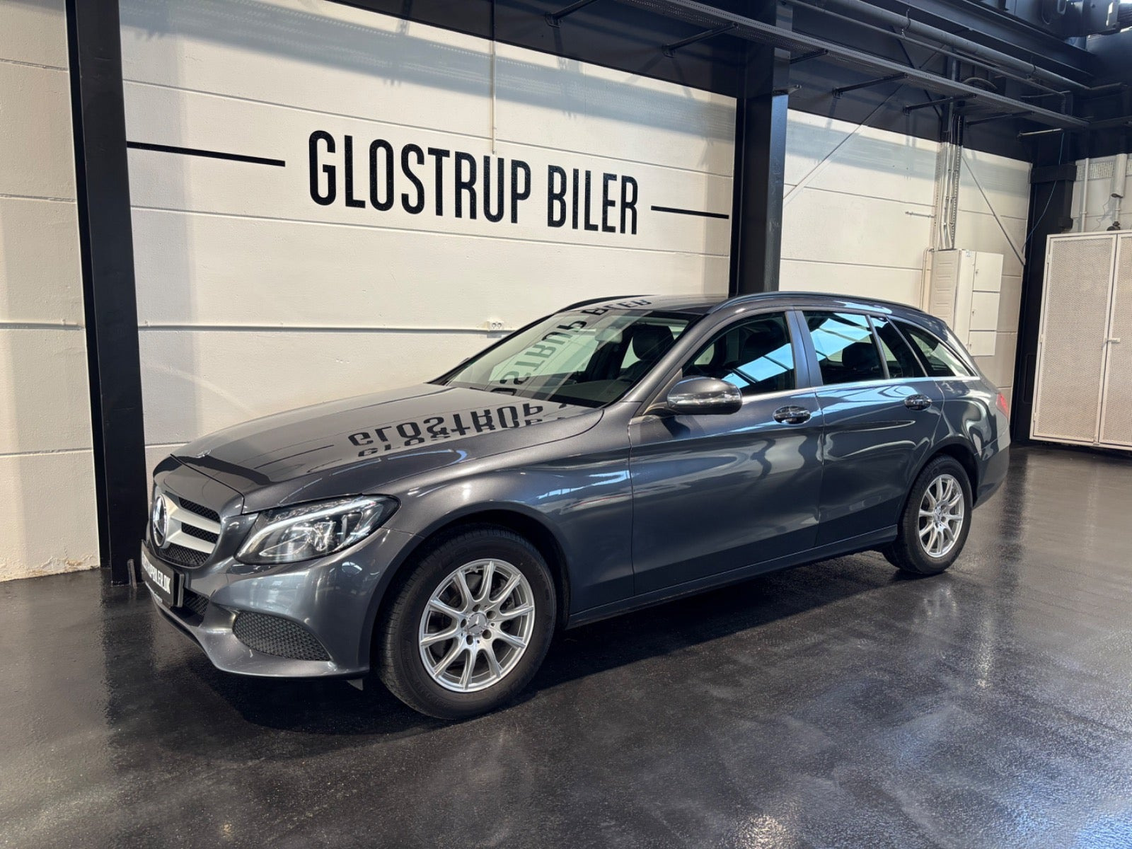 Grå Mercedes C200 fra 2015