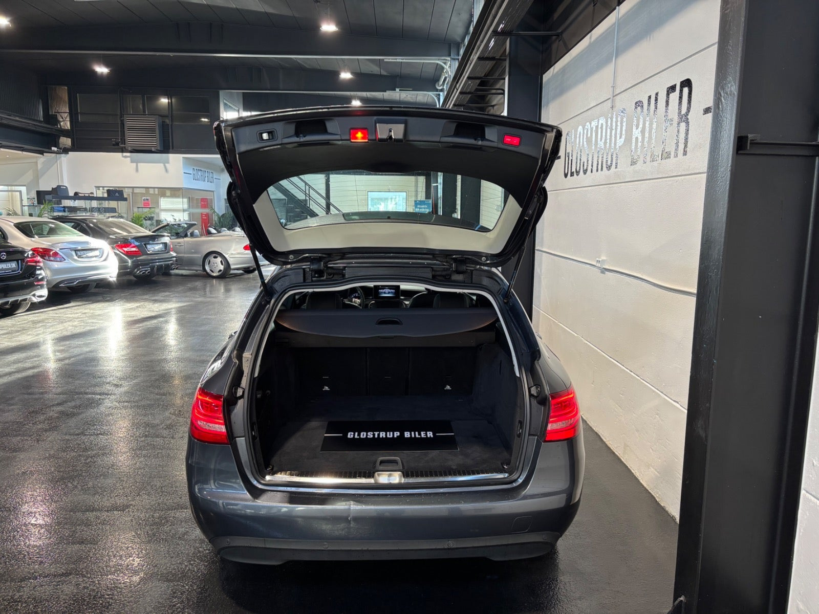 Grå Mercedes C200 fra 2015