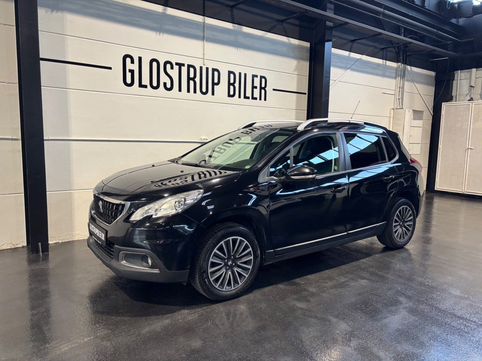 Sort Peugeot 2008 fra 2017