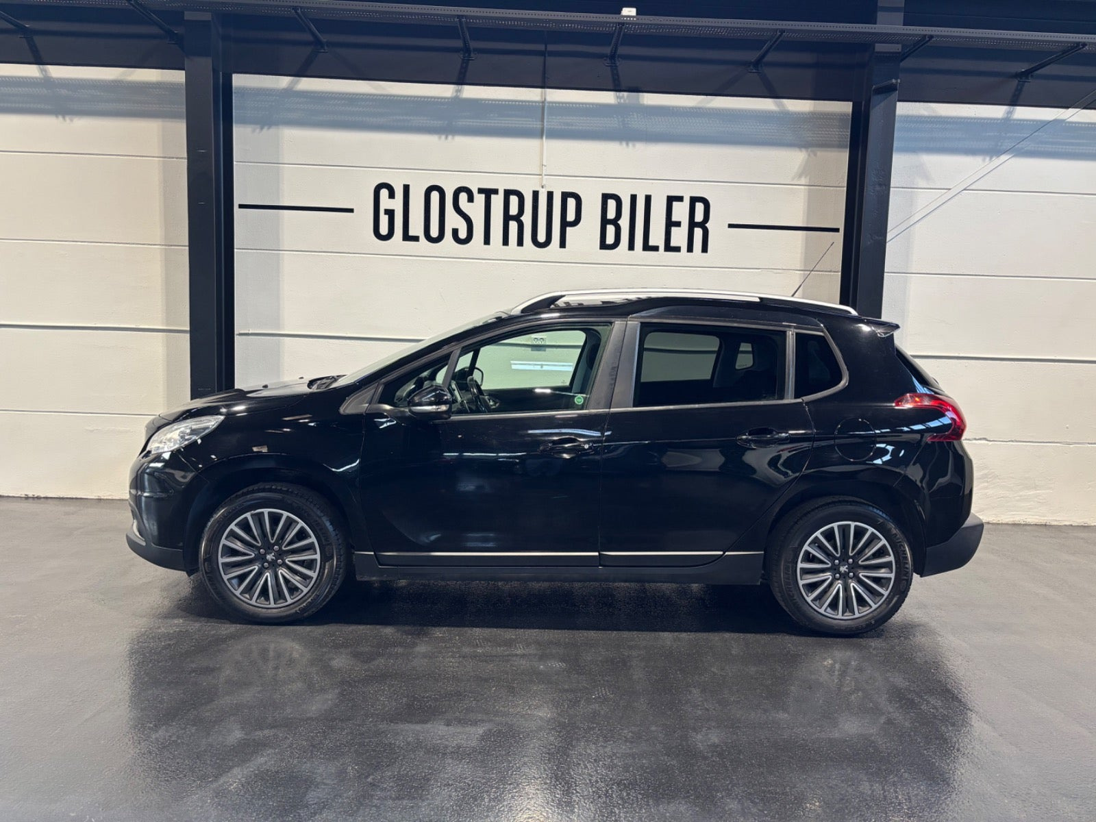 Sort Peugeot 2008 fra 2017