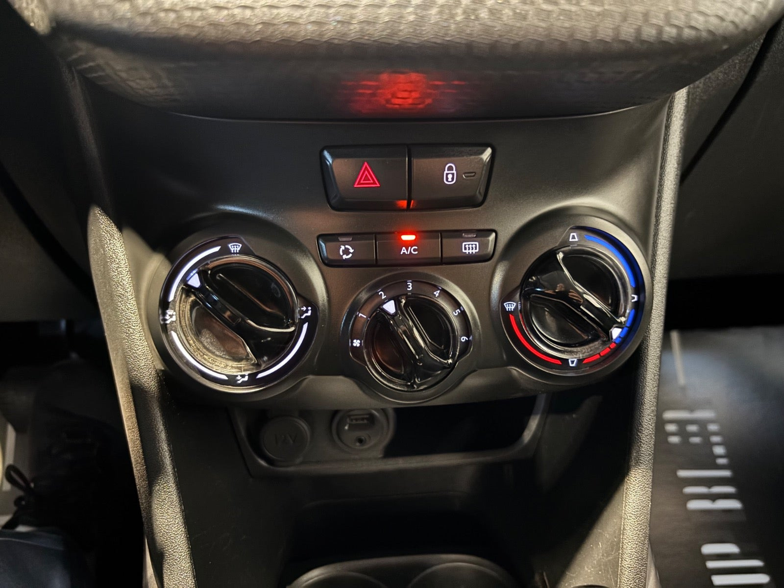 Sort Peugeot 2008 fra 2017
