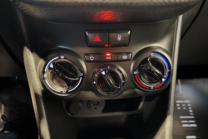 Sort Peugeot 2008 fra 2017