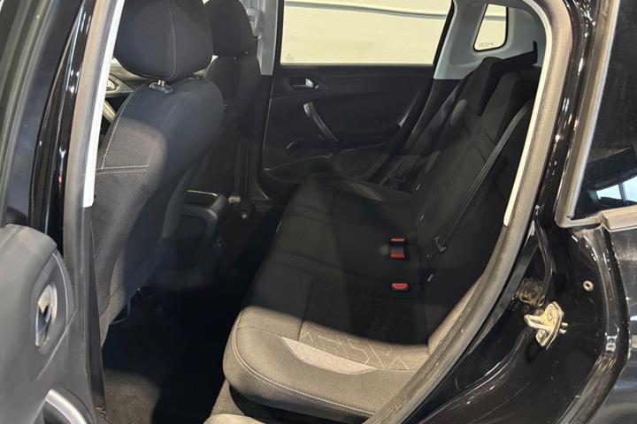 Sort Peugeot 2008 fra 2017