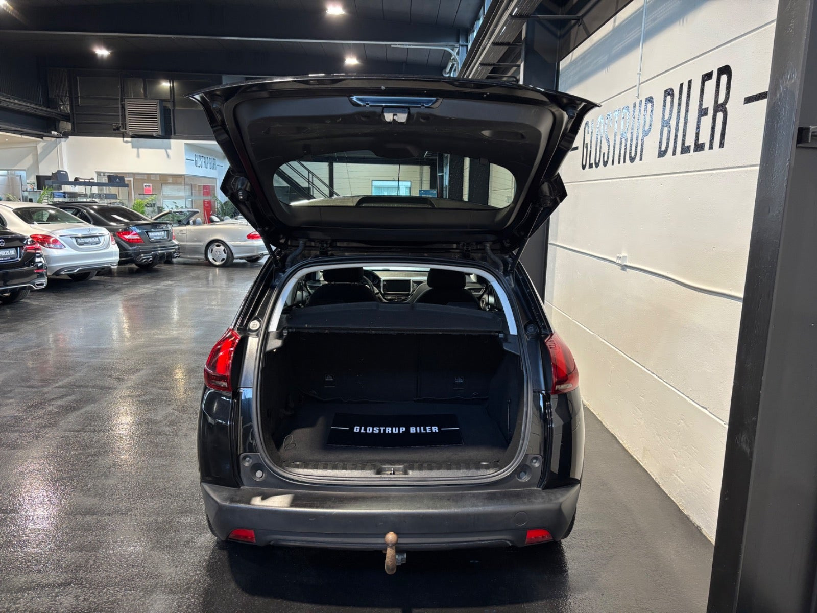 Sort Peugeot 2008 fra 2017