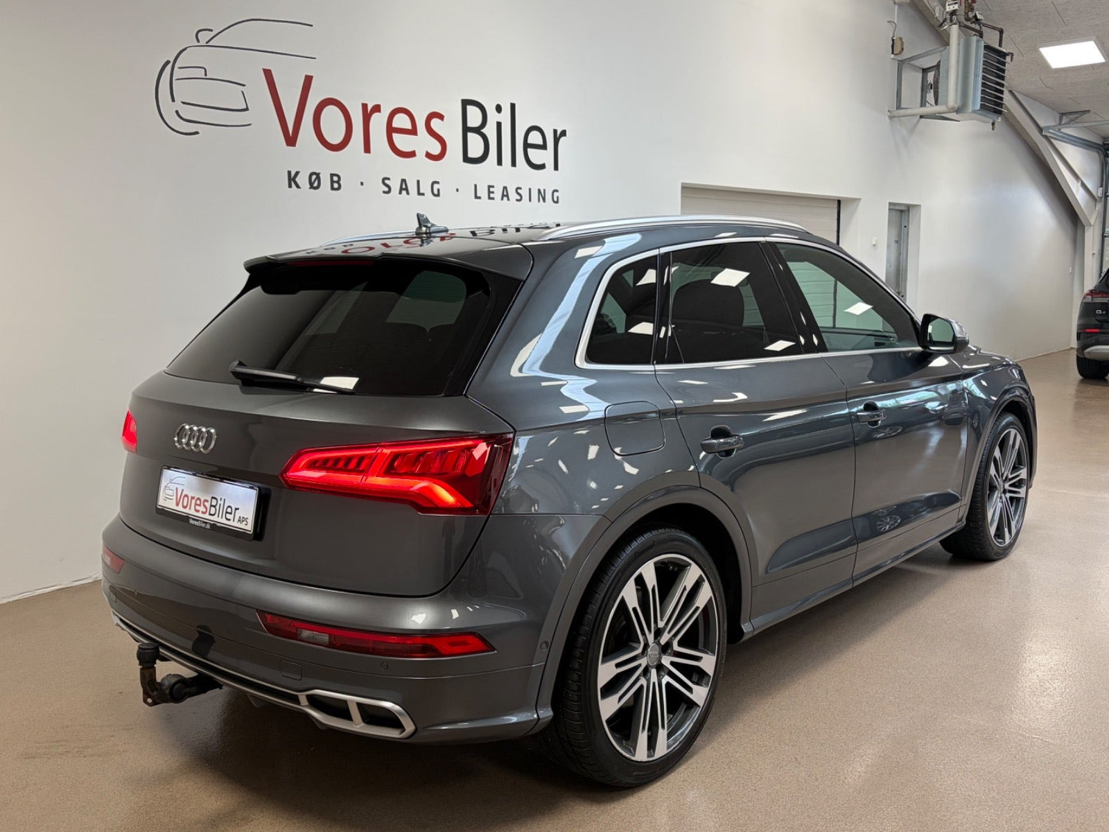 Grå Audi SQ5 fra 2018
