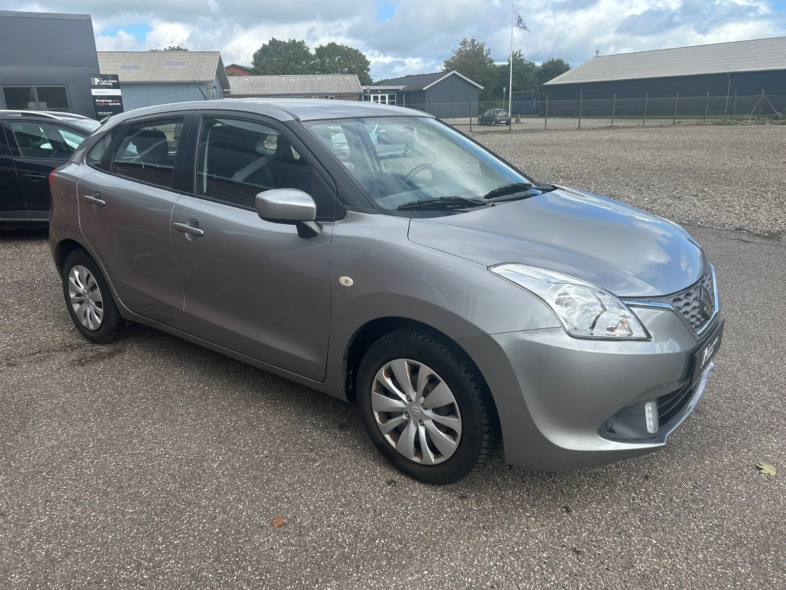Grå Suzuki Baleno fra 2016