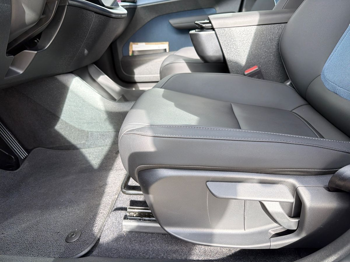 Grå Volvo EX30 fra 2024