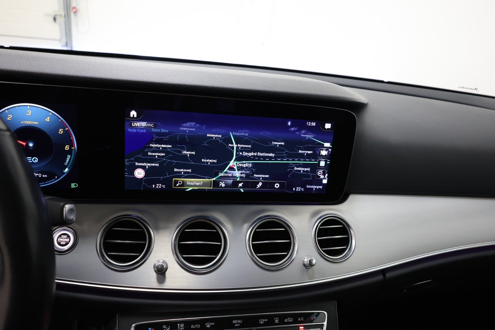 Beige Mercedes E300 de fra 2022