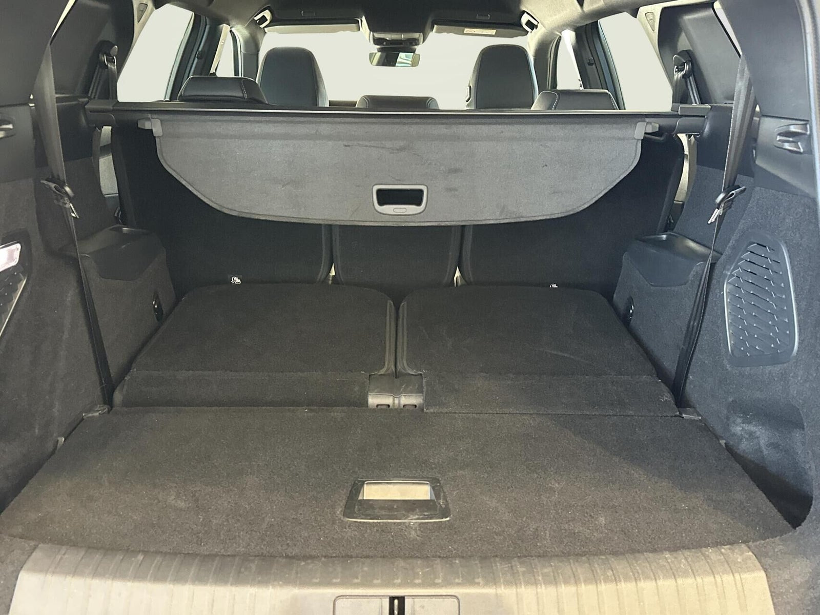 Blå Peugeot e-5008 fra 2025