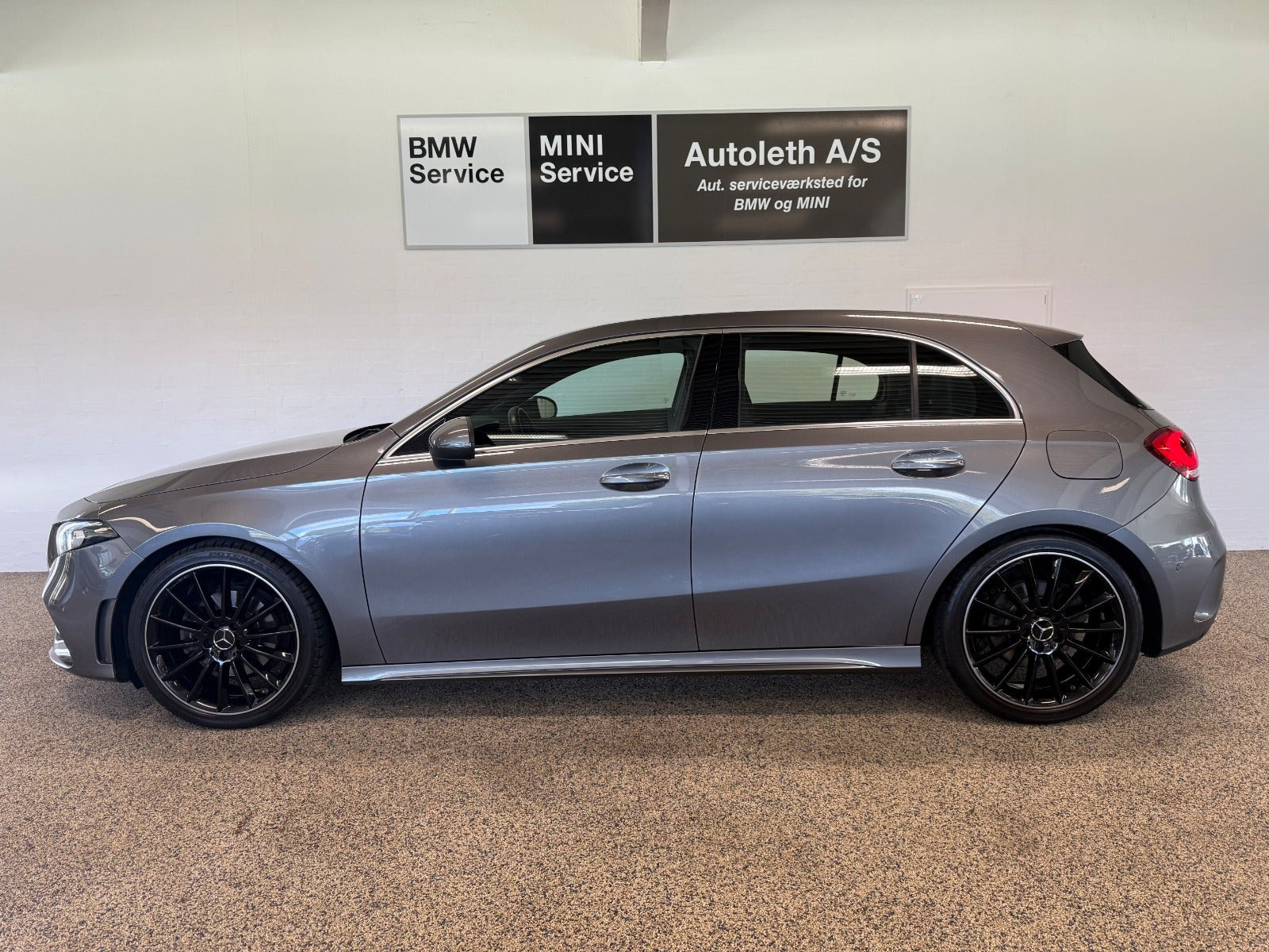 Grå Mercedes A200 fra 2020