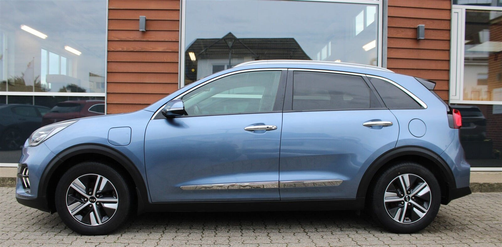 Blå Kia Niro fra 2019