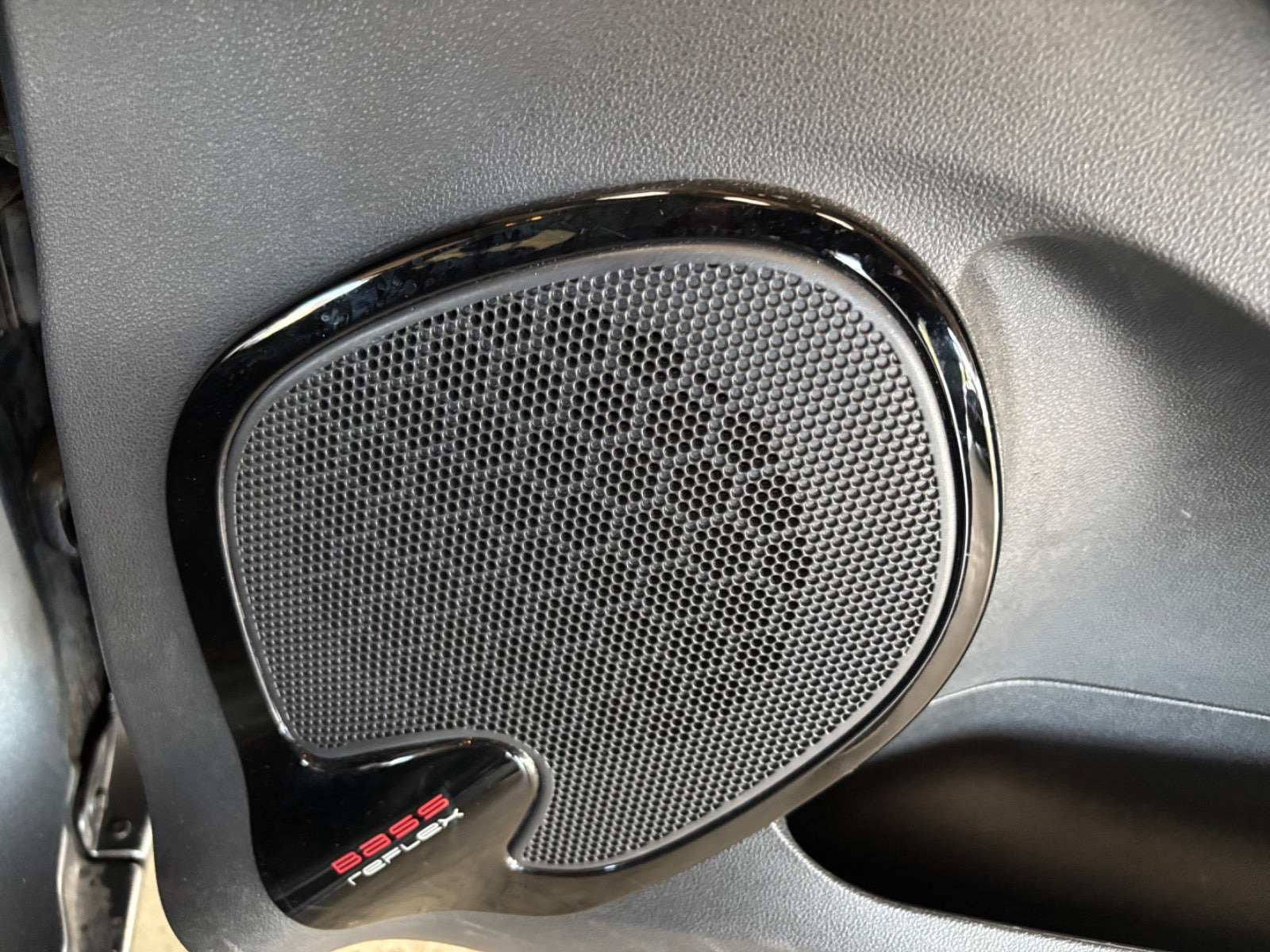 Grå Renault Clio IV fra 2019
