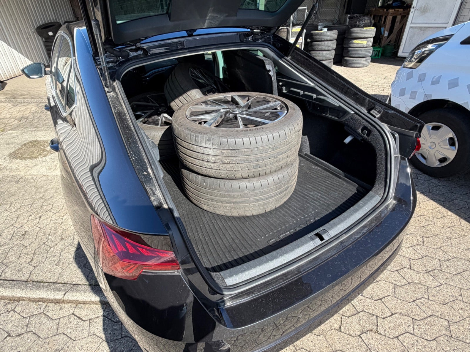Sort Skoda Octavia fra 2021
