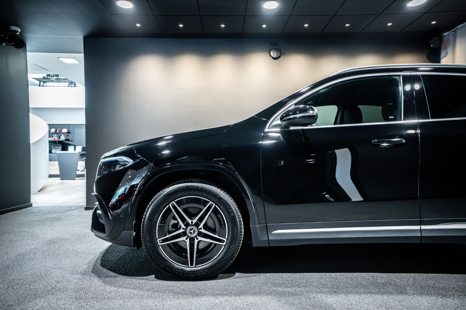 Sort Mercedes EQA350 fra 2025
