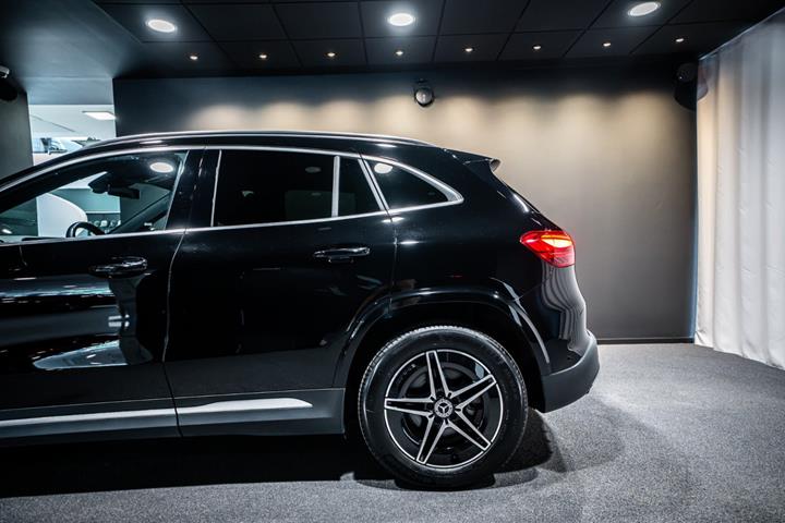 Sort Mercedes EQA350 fra 2025