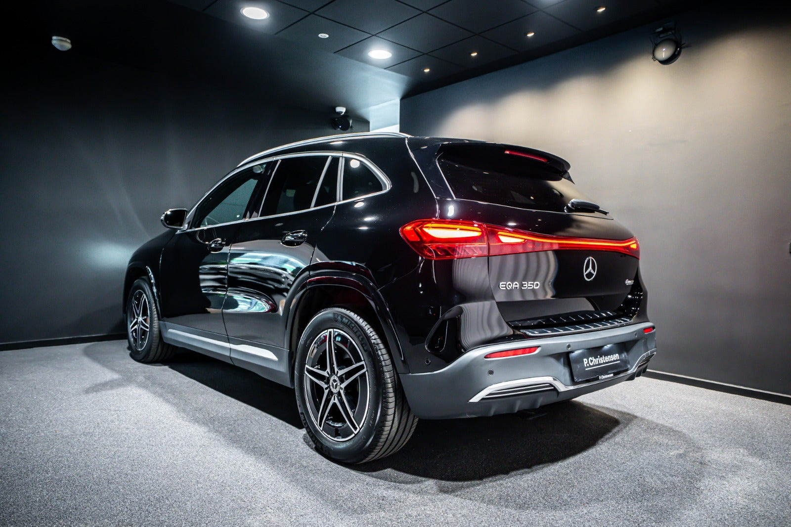 Sort Mercedes EQA350 fra 2025