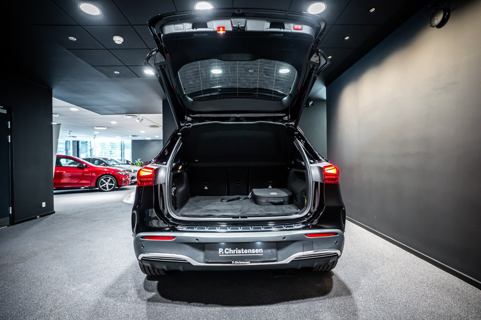 Sort Mercedes EQA350 fra 2025