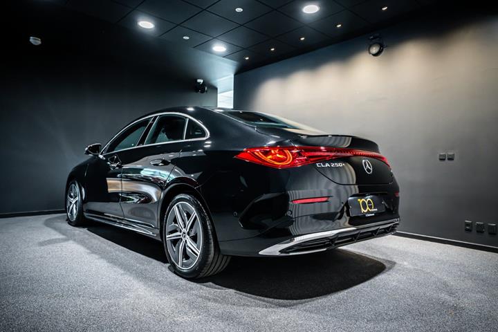 Sort Mercedes CLA250+ fra 2025