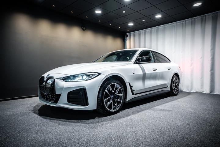 Hvid BMW i4 fra 2022