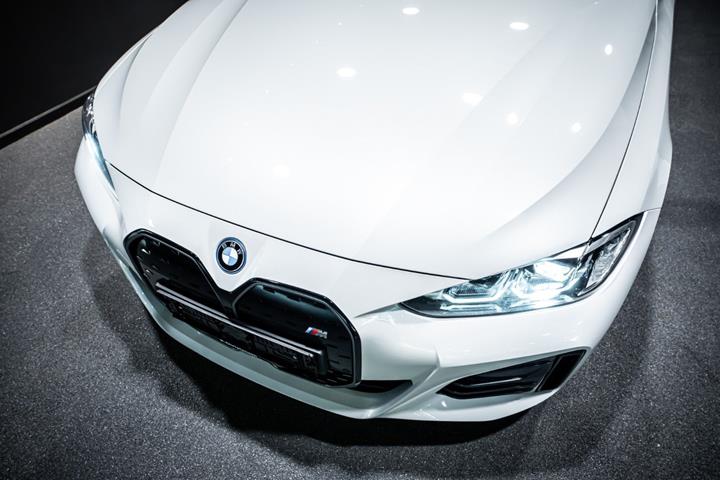 Hvid BMW i4 fra 2022
