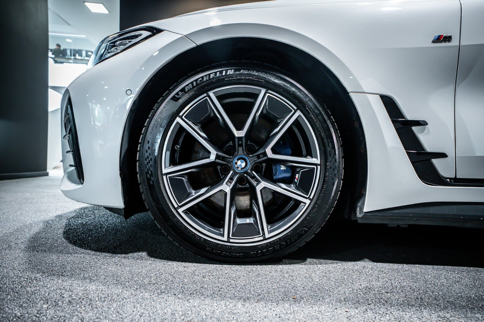 Hvid BMW i4 fra 2022