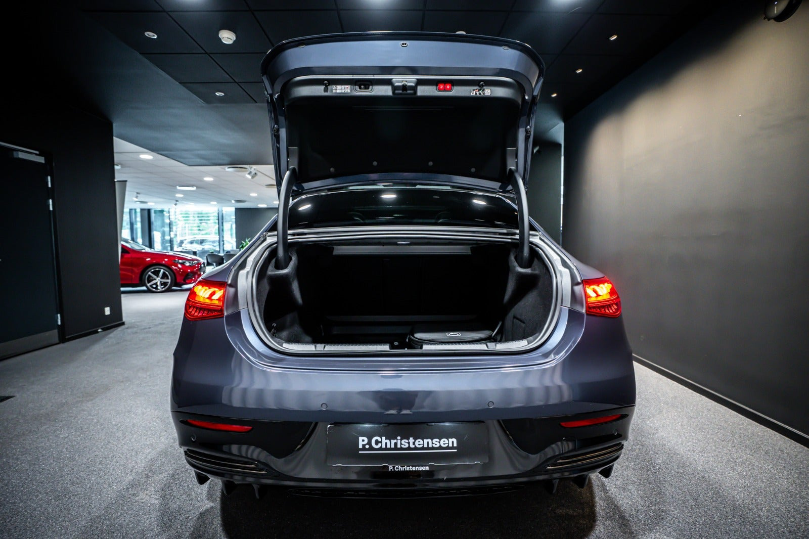 Blå Mercedes EQE350+ fra 2026