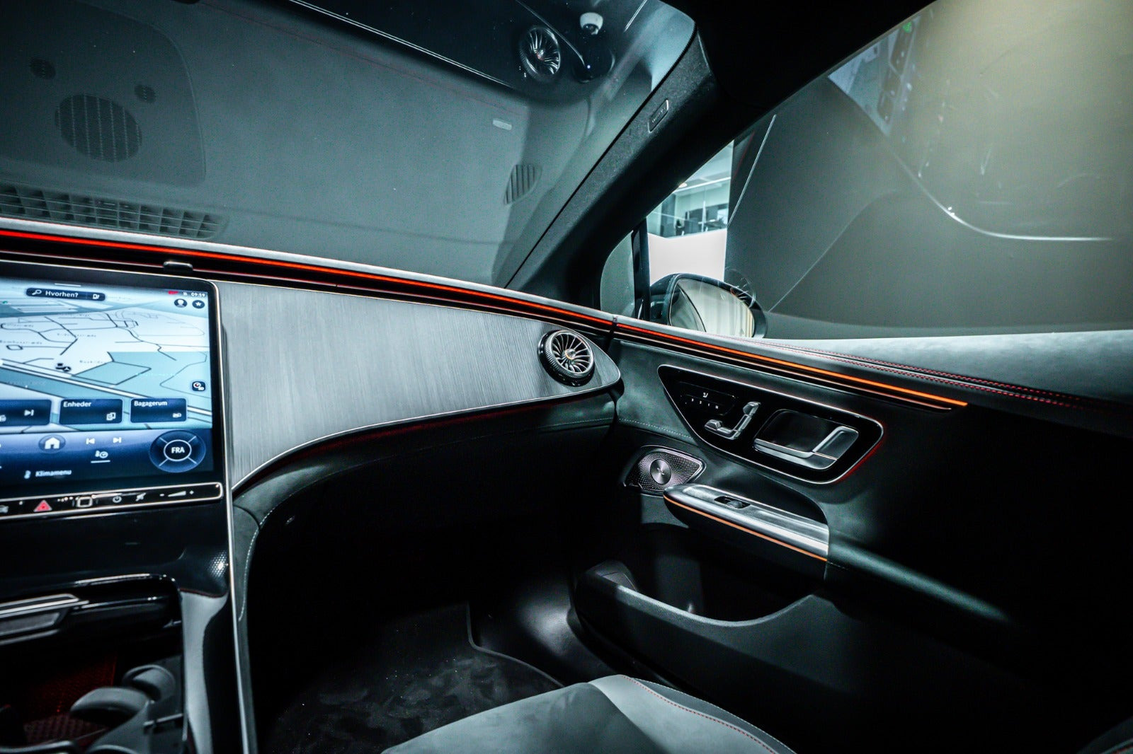 Blå Mercedes EQE350+ fra 2026