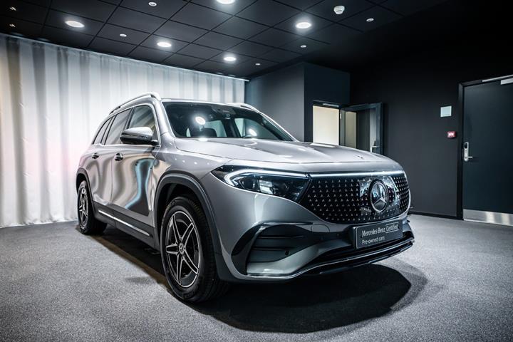 Grå Mercedes EQB250+ fra 2026 set udefra