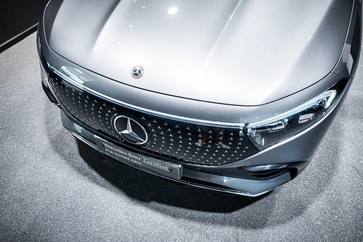 Grå Mercedes EQB250+ fra 2026