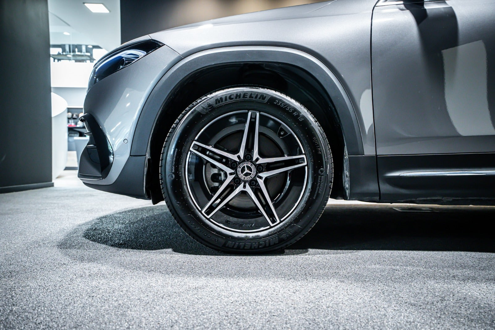 Grå Mercedes EQB250+ fra 2026