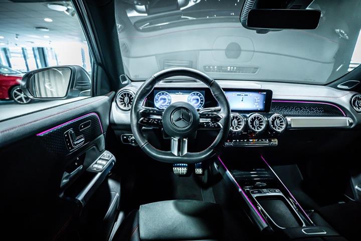 Grå Mercedes EQB250+ fra 2026