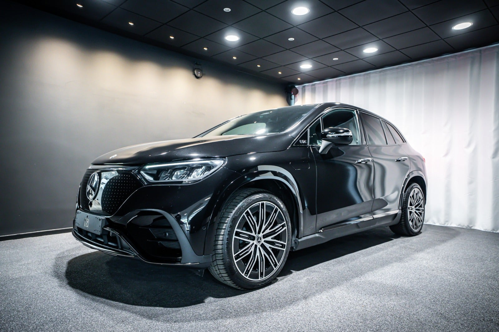 Sort Mercedes EQE350 SUV fra 2026