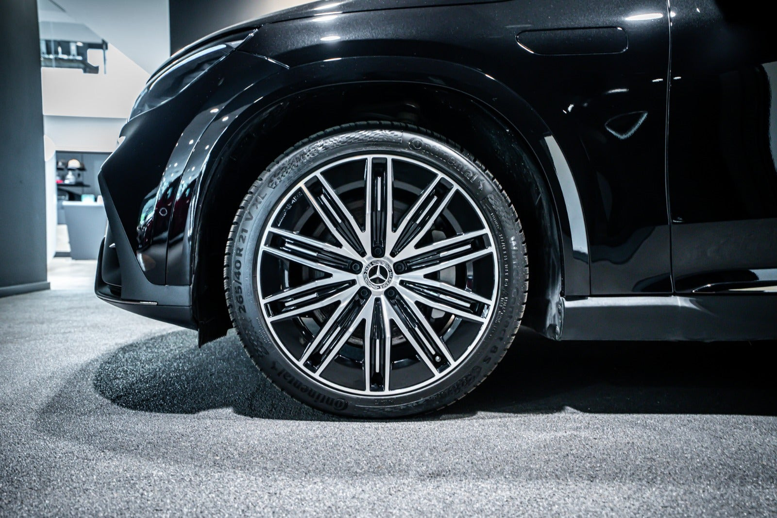 Sort Mercedes EQE350 SUV fra 2026