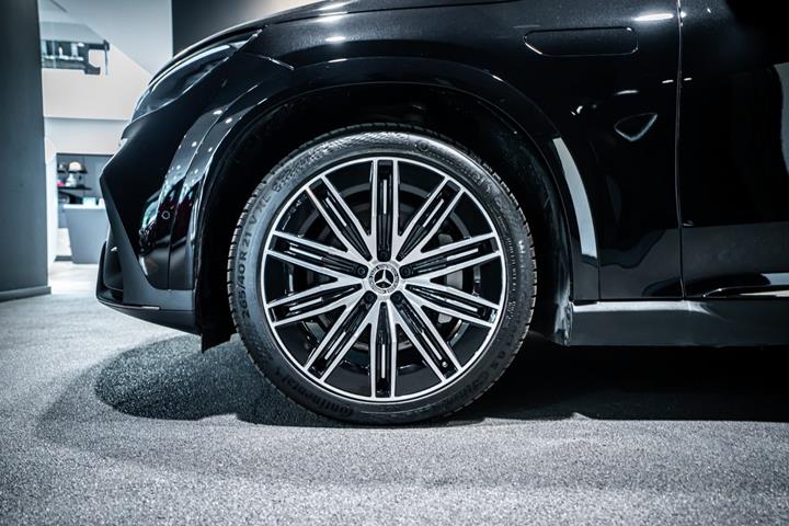 Sort Mercedes EQE350 SUV fra 2026