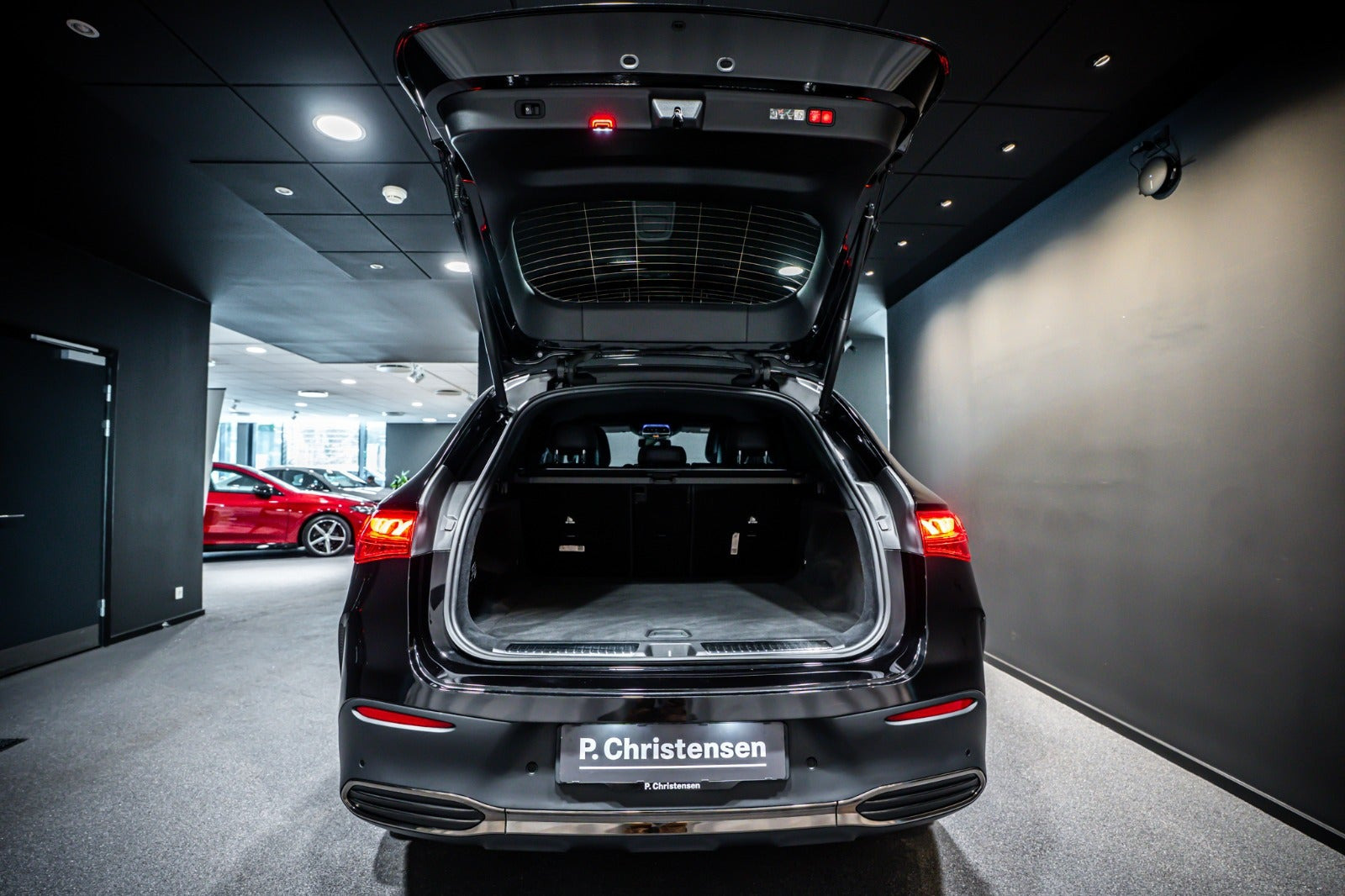 Sort Mercedes EQE350 SUV fra 2026