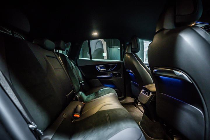 Sort Mercedes EQE350 SUV fra 2026