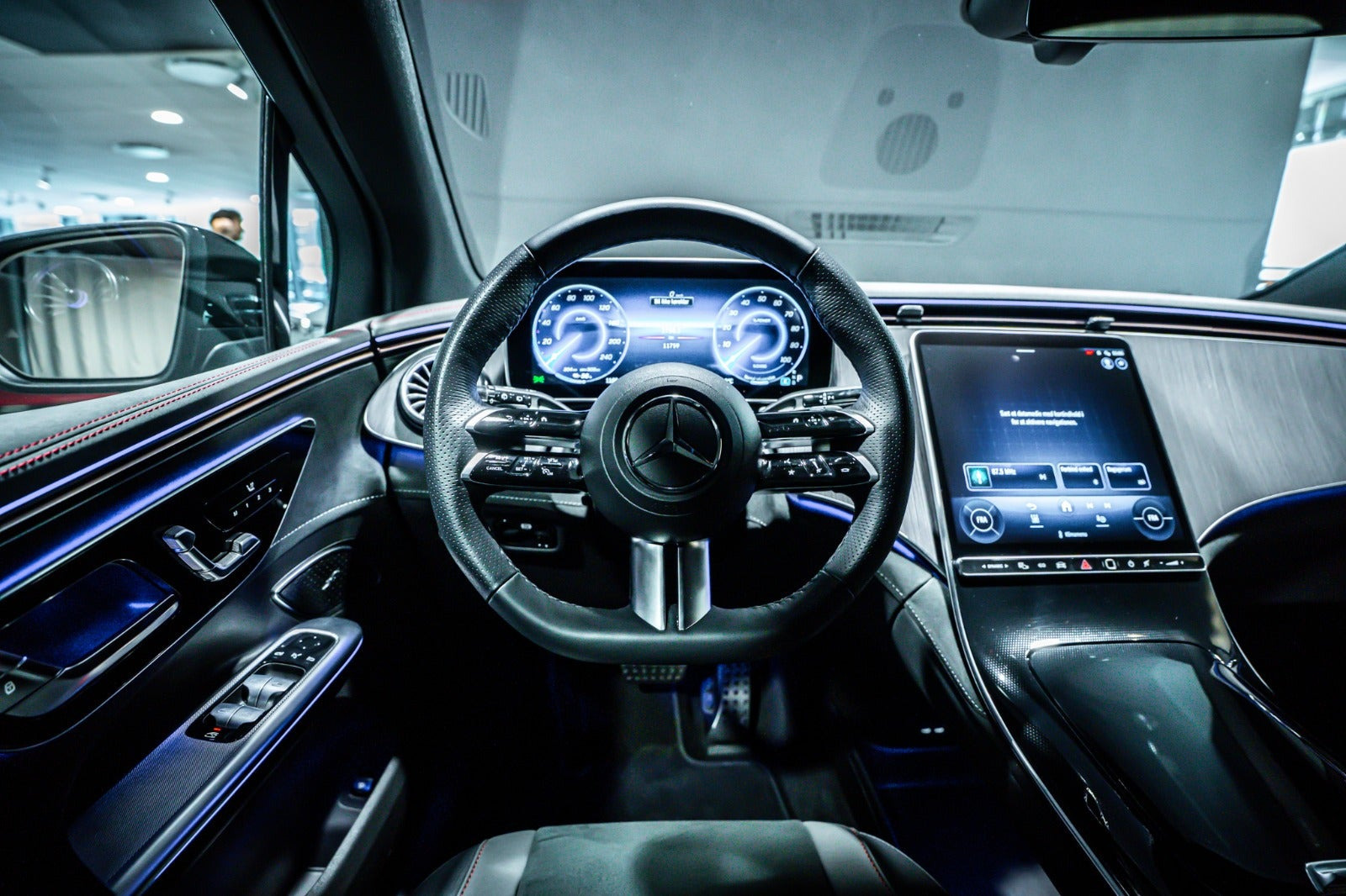 Sort Mercedes EQE350 SUV fra 2026